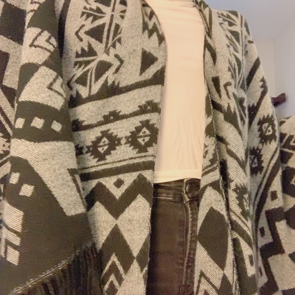 Aztec Design Poncho - Picture 3 of 3